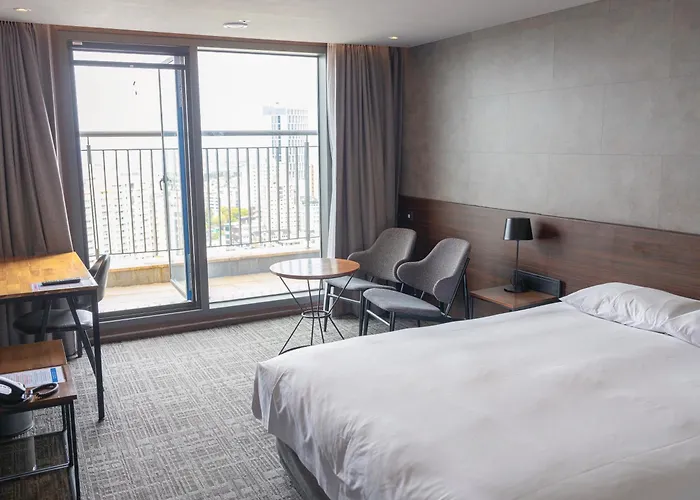 Hotel With City